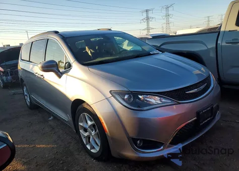 2017 Chrysler Pacifica Touring L из США, поврежденный, VIN 2C4RC1BG2HR831290